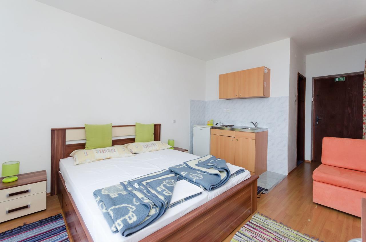 Apartments And Room Luka Klenovica Luaran gambar