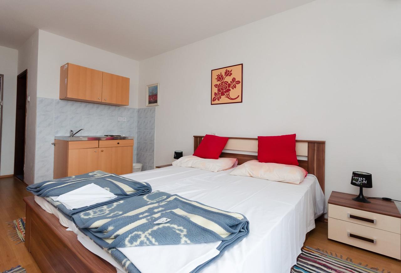 Apartments And Room Luka Klenovica Luaran gambar